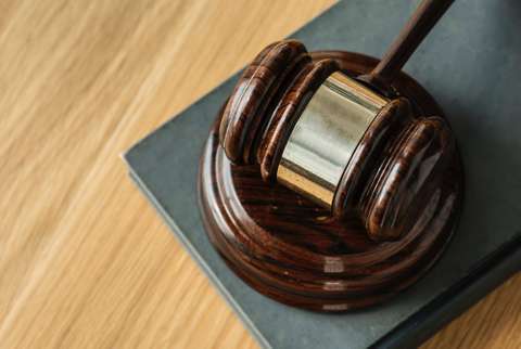 Cette vente surgit lors d'un problème judiciaire.