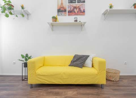 Les meubles imposants sont à proscrire d'un petit salon